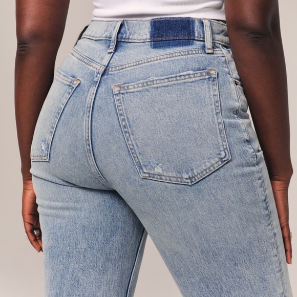 Abercrombie Curve Love Ultra High Rise 90s Straight Jean - Picture 4 of 4